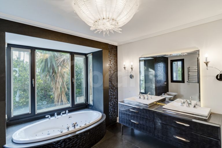 Villa zu verkaufen in Lomas de Magna Marbella