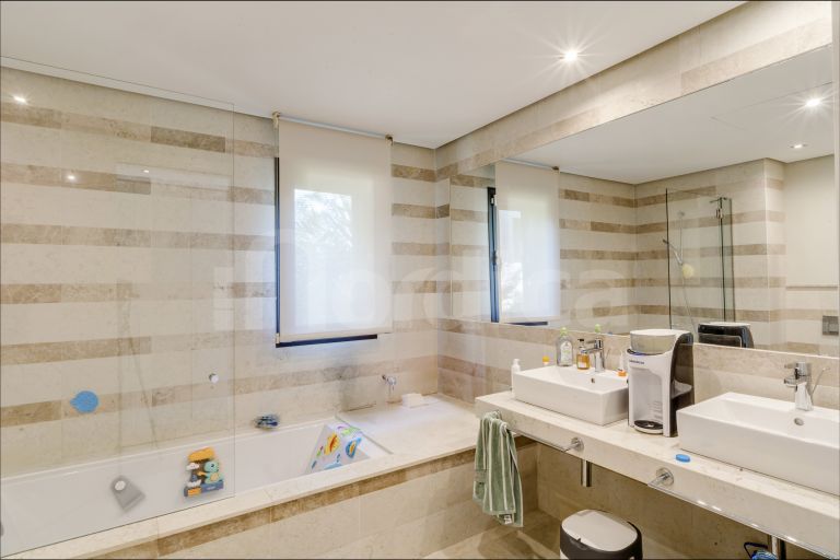 Villa zu verkaufen in Lomas de Magna Marbella