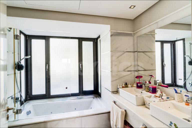 Villa zu verkaufen in Lomas de Magna Marbella