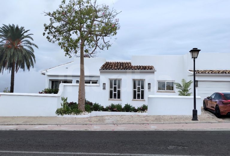 Villa en venta en Nueva Andalucia