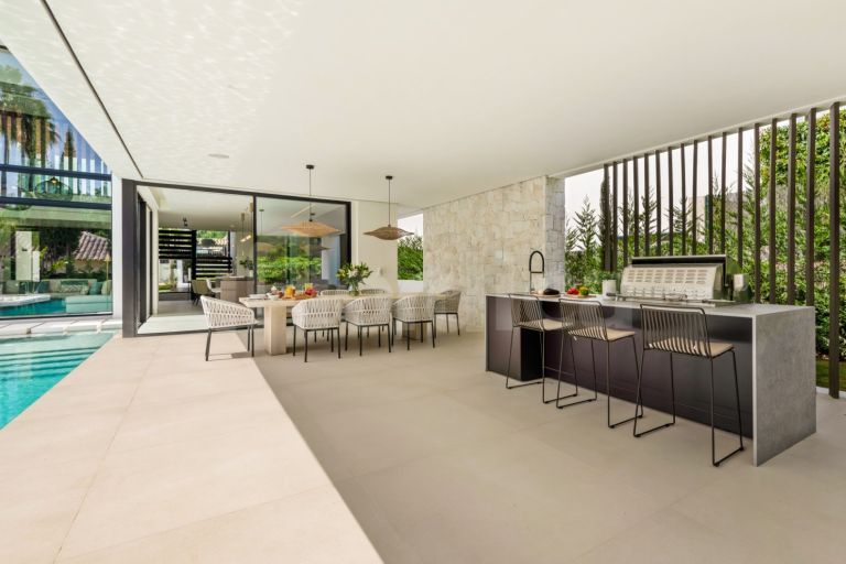 Villa for sale in Las Brisas