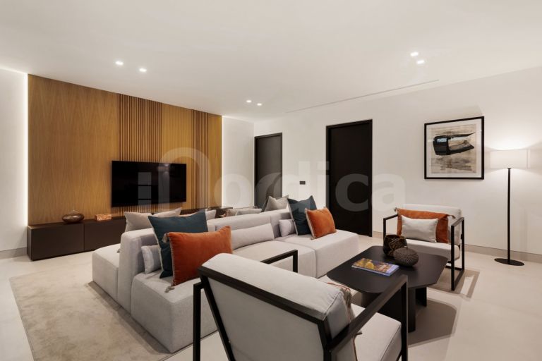 Villa for sale in Las Brisas