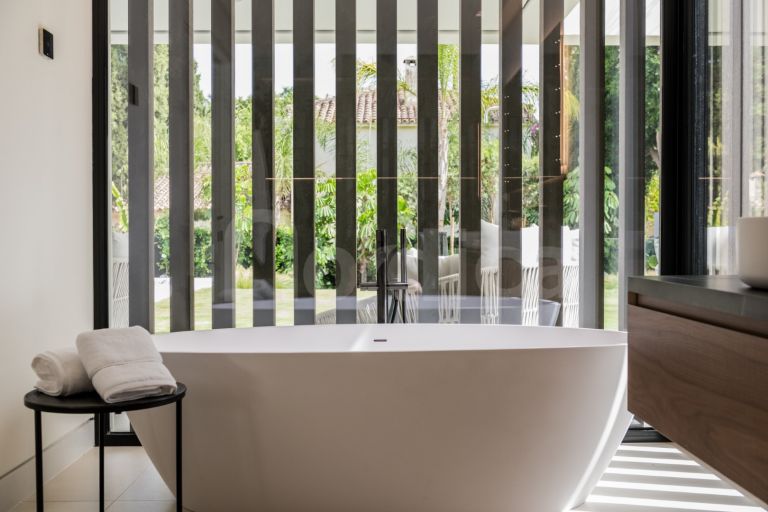 Villa for sale in Las Brisas