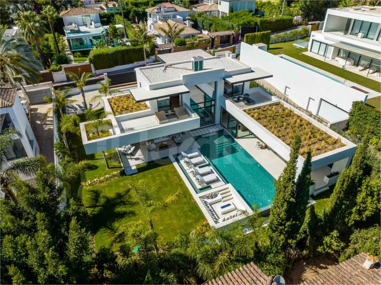 Villa for sale in Las Brisas