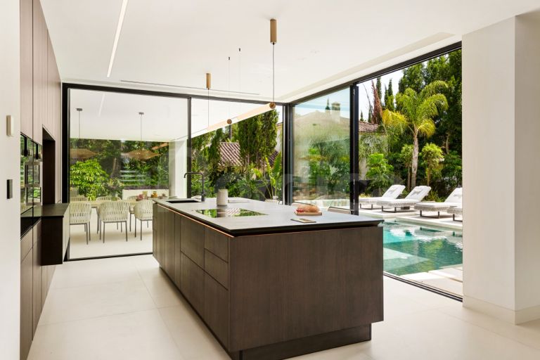 Villa for sale in Las Brisas