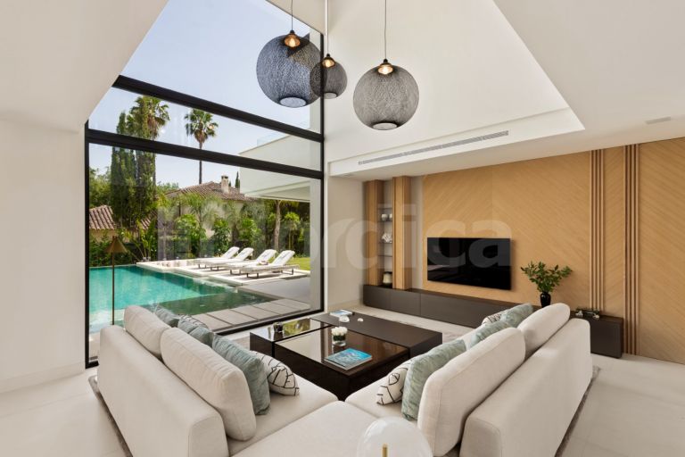 Villa for sale in Las Brisas