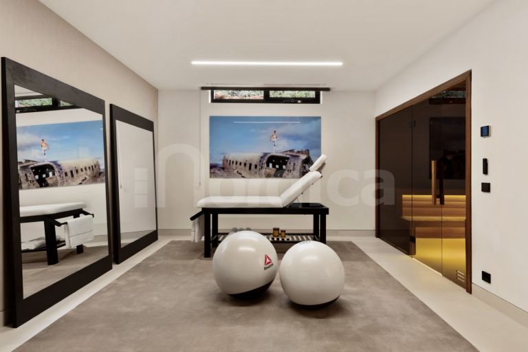 Villa for sale in Las Brisas