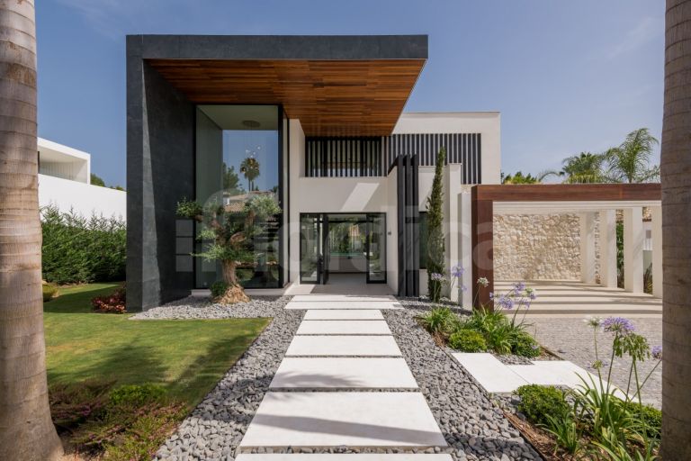 Villa for sale in Las Brisas