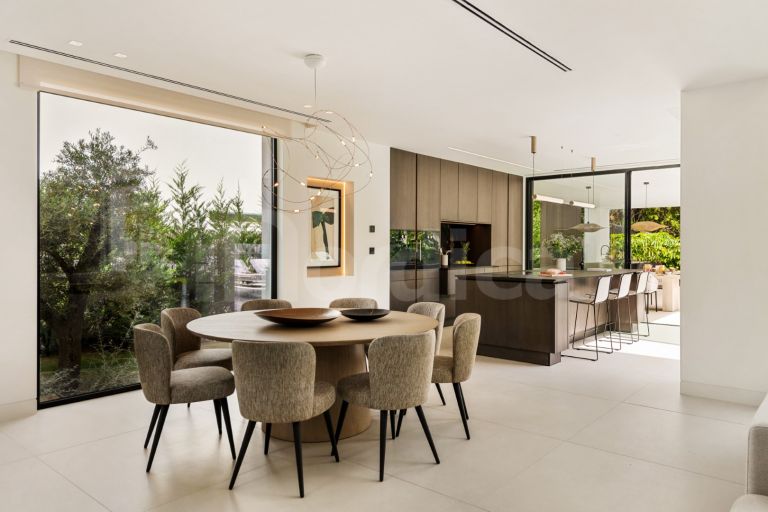 Villa for sale in Las Brisas