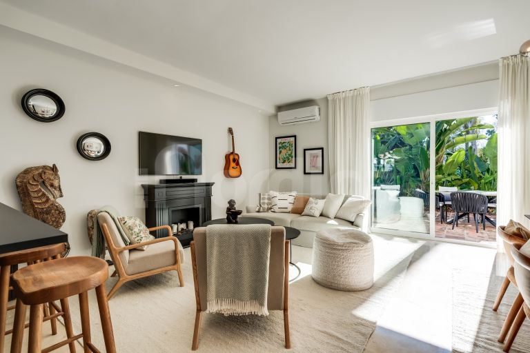 Town House for sale in Los Naranjos Country Club