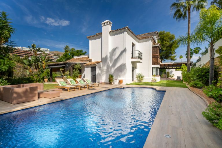 Villa for sale in El Herrojo