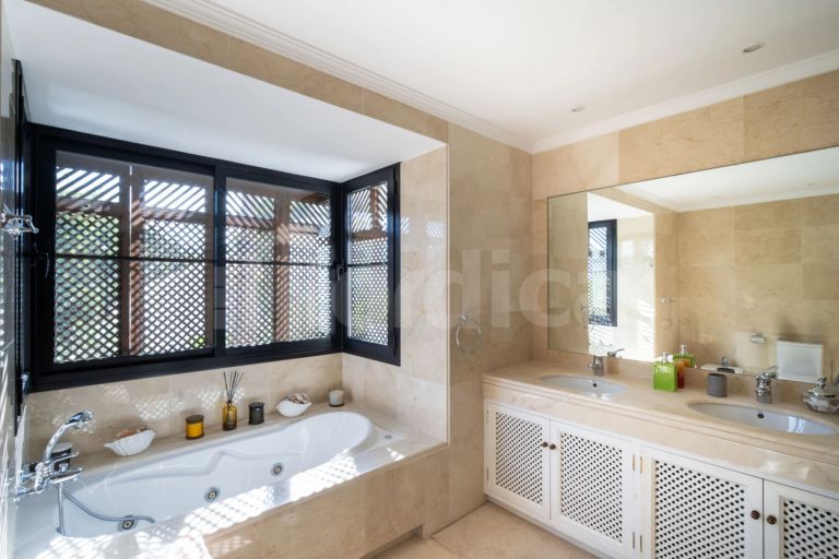 Villa for sale in El Herrojo