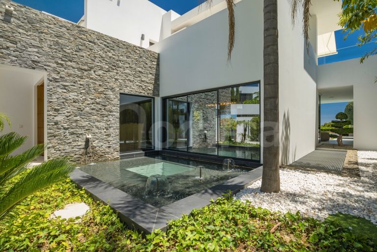 Villa for sale in Las Lomas del Marbella Club