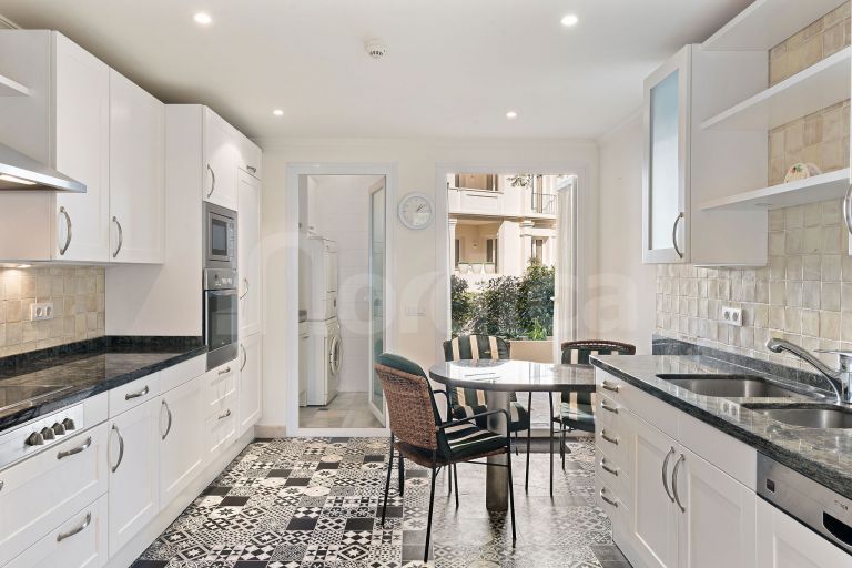 Ground Floor Apartment for sale in Las Alamandas