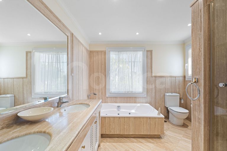 Ground Floor Apartment for sale in Las Alamandas