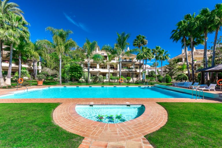 Ground Floor Apartment for sale in Las Alamandas