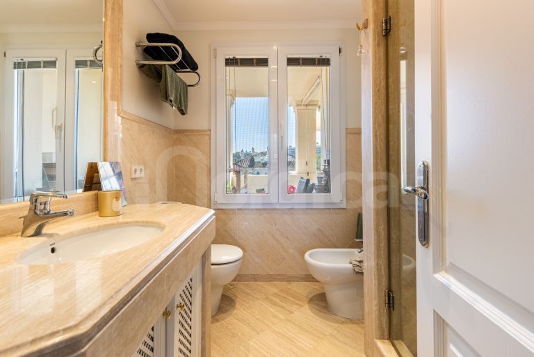 Duplex Penthouse for sale in Las Alamandas