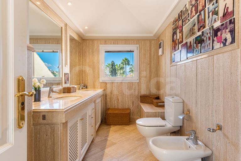 Duplex Penthouse for sale in Las Alamandas