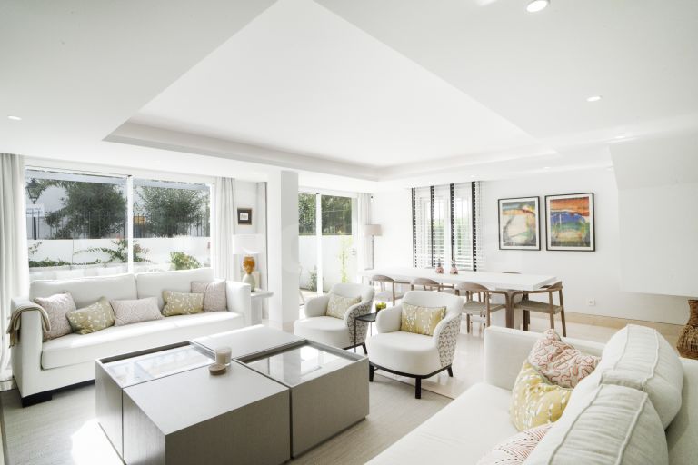 Town House for sale in Marbellamar