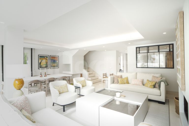 Town House for sale in Marbellamar