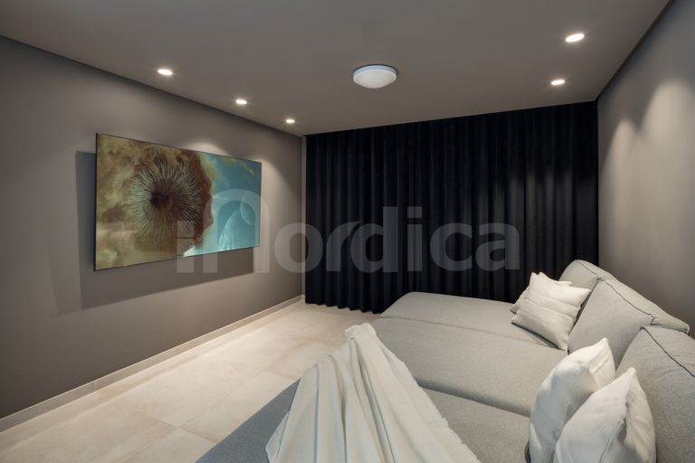 Villa for sale in Nueva Andalucia