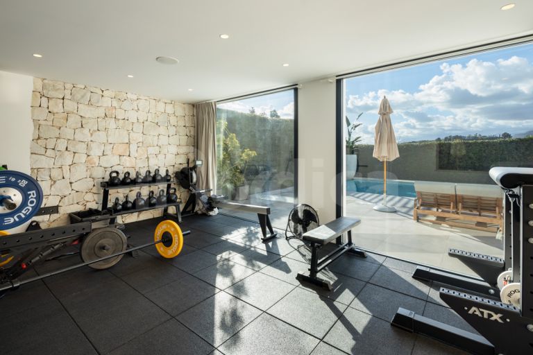 Villa for sale in Nueva Andalucia