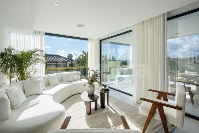 Villa for sale in Nueva Andalucia