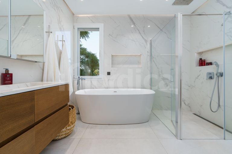 Villa till salu i Nueva Andalucia