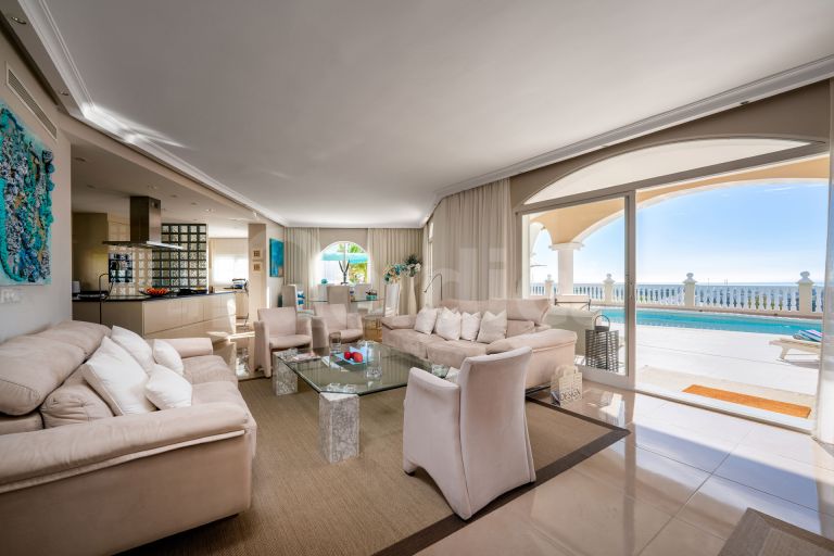 Villa for sale in El Herrojo