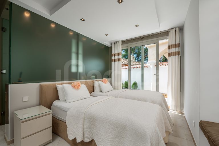 Villa for sale in El Herrojo