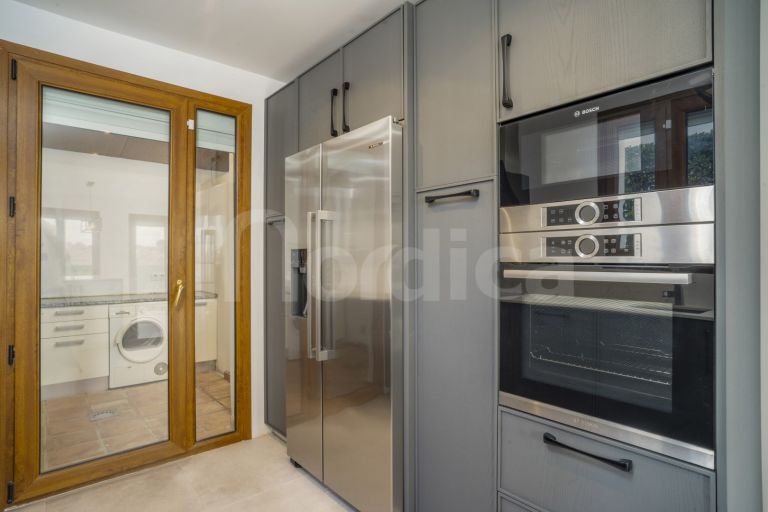 Town House for sale in Paraiso Hills