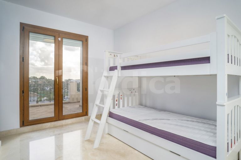 Town House for sale in Paraiso Hills