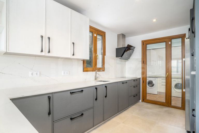 Town House for sale in Paraiso Hills