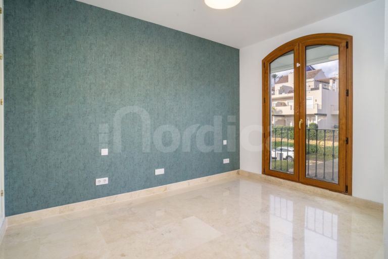 Town House for sale in Paraiso Hills