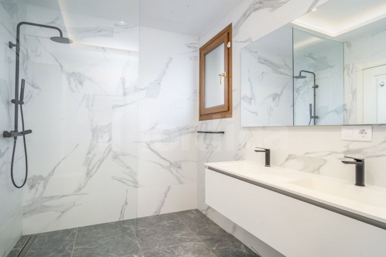 Town House for sale in Paraiso Hills