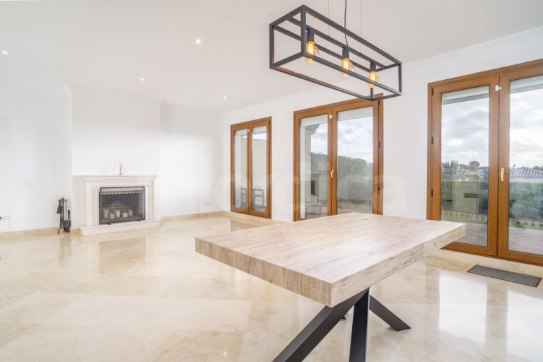 Town House for sale in Paraiso Hills