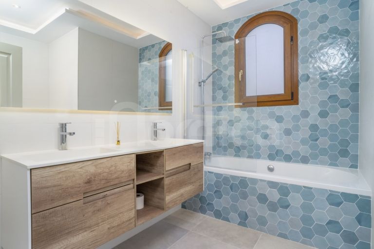 Town House for sale in Paraiso Hills