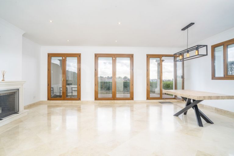 Town House for sale in Paraiso Hills