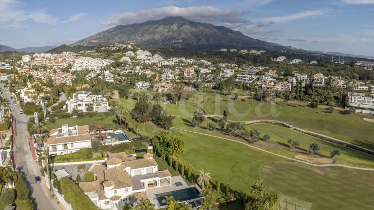Grundstück zu verkaufen in Nueva Andalucia