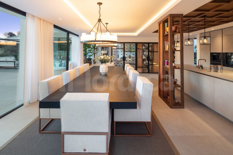 Villa for sale in Las Brisas