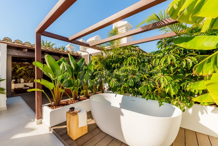 Duplex Penthouse for sale in Alcazaba Beach