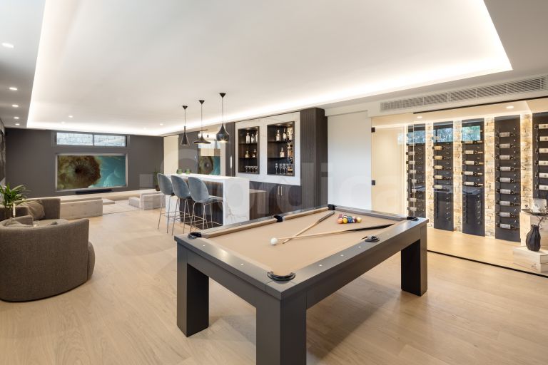 Villa for sale in Las Brisas