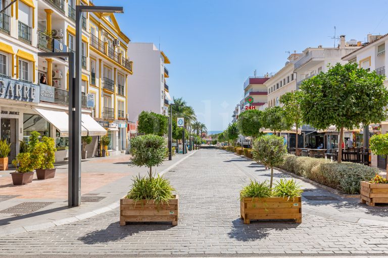 Ático Totalmente Reformado con Vistas al Mar en el Centro de San Pedro