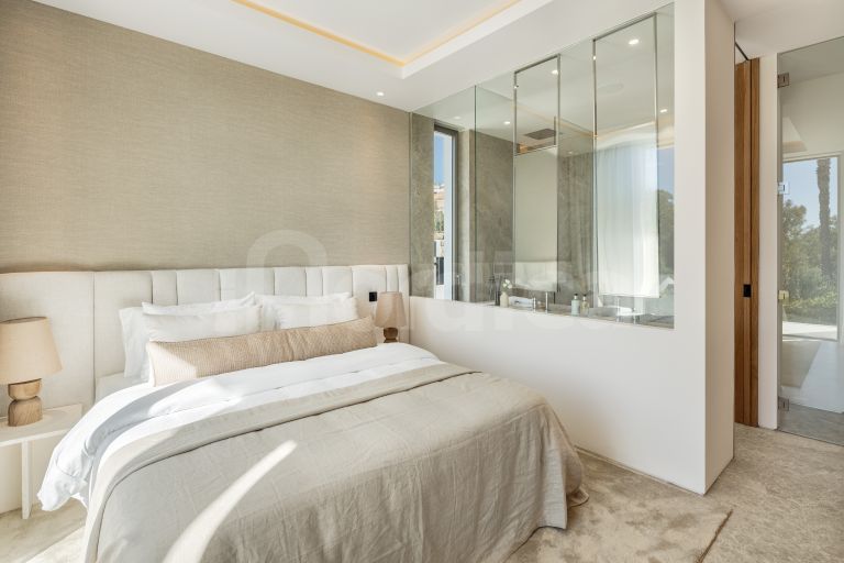 Villa for sale in Nueva Andalucia