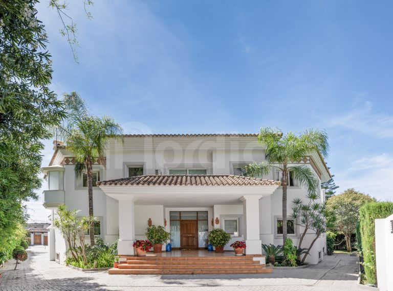 6 bedroom villa for sale in Paraiso Alto