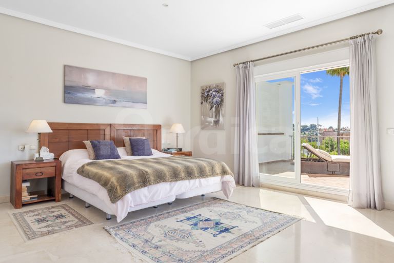 6 bedroom villa for sale in Paraiso Alto