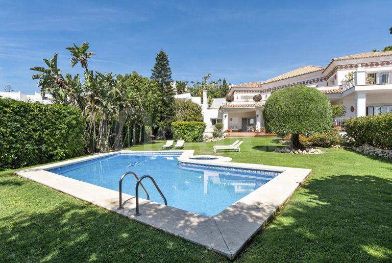 6 bedroom villa for sale in Paraiso Alto