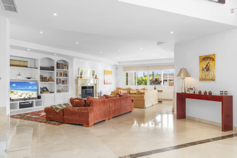 6 bedroom villa for sale in Paraiso Alto