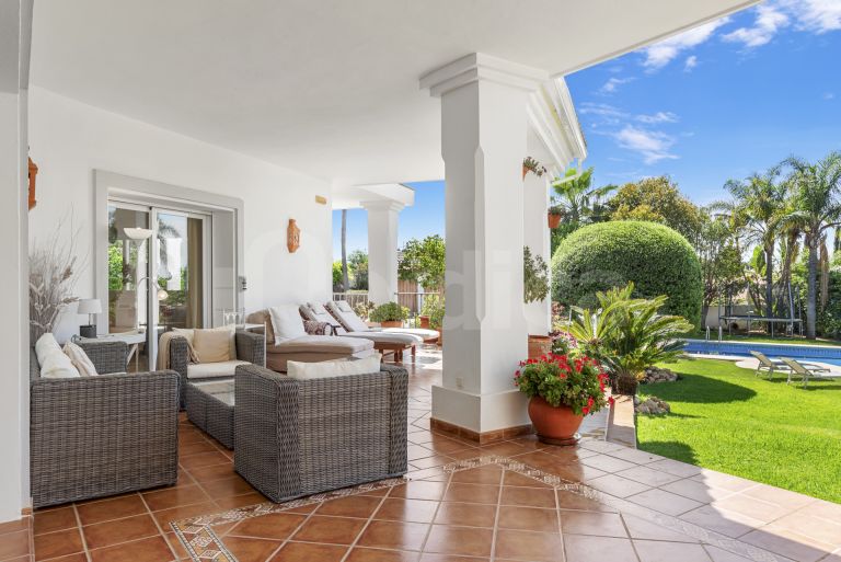 6 bedroom villa for sale in Paraiso Alto