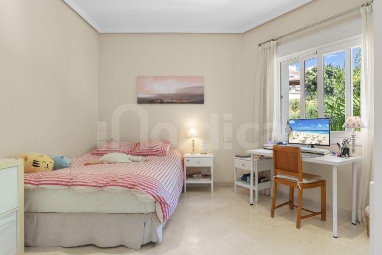 6 bedroom villa for sale in Paraiso Alto